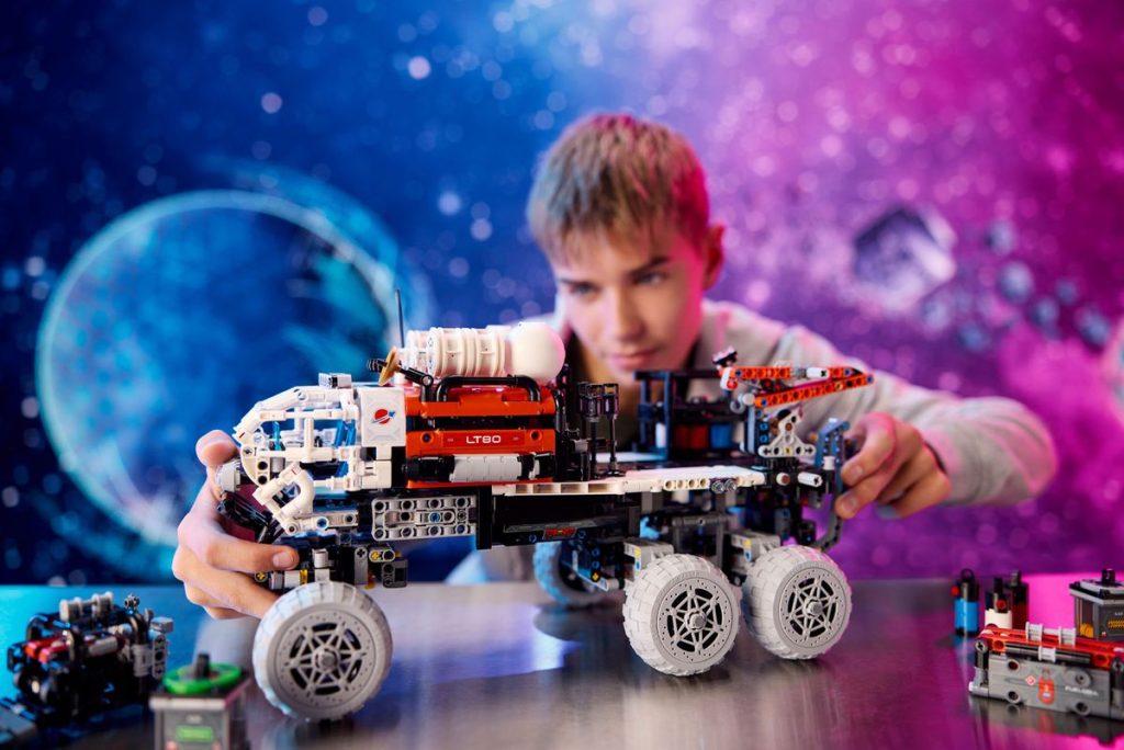 LEGO Technic 42180 Mars Crew Exploration Rover 4 1024x684