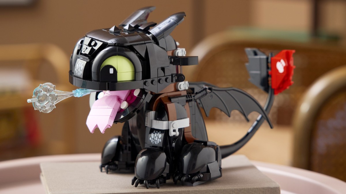 Four LEGO Toothless fan builds highlight where expectation left reality