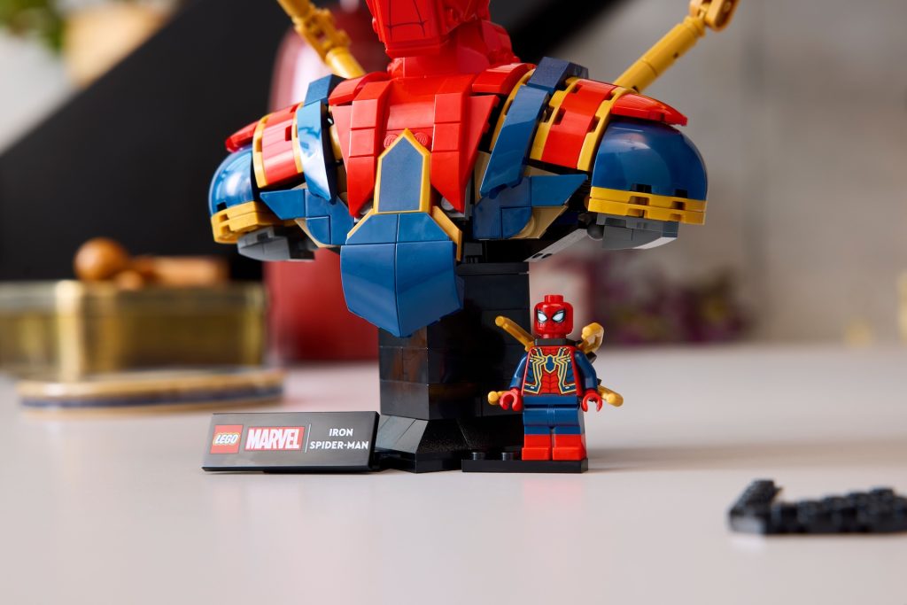 LEGO Marvel 76326 Iron Spider Man Bust 7 1024x683