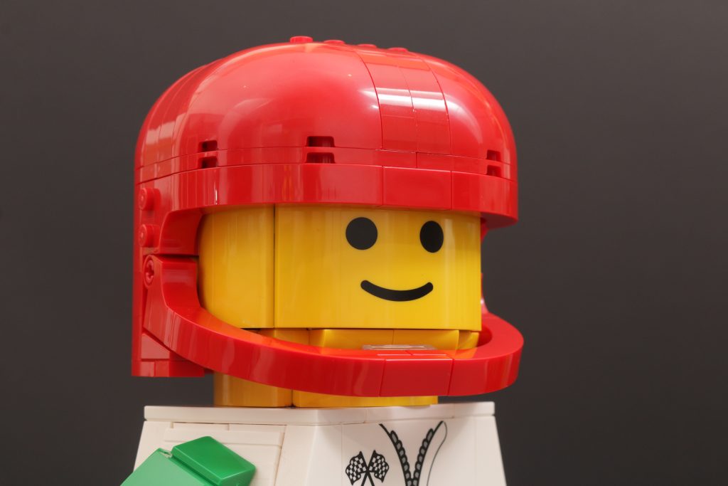 LEGO Minifigures 40819 Up Scaled Racing Driver Minifigure review 32 1024x683