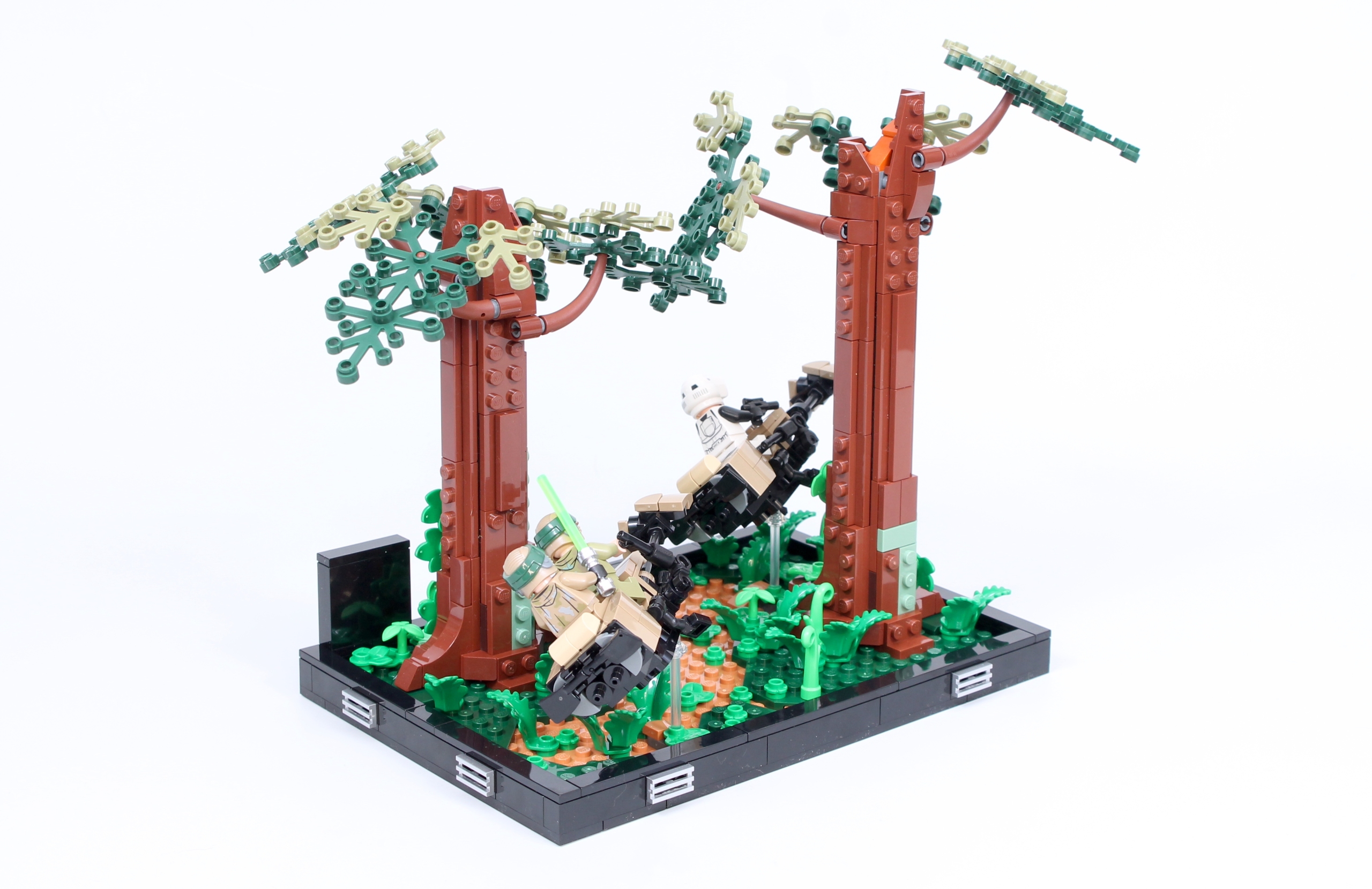 LEGO Star Wars 75353 Endor Speeder Chase Diorama review 4 scaled