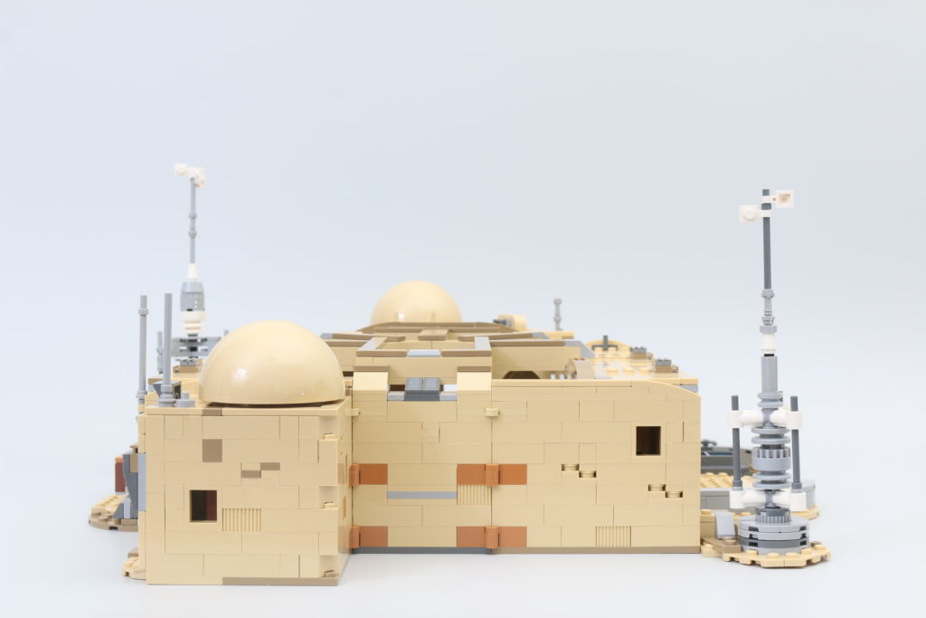 LEGO Star Wars 75290 Mos Eisley Cantina review 37